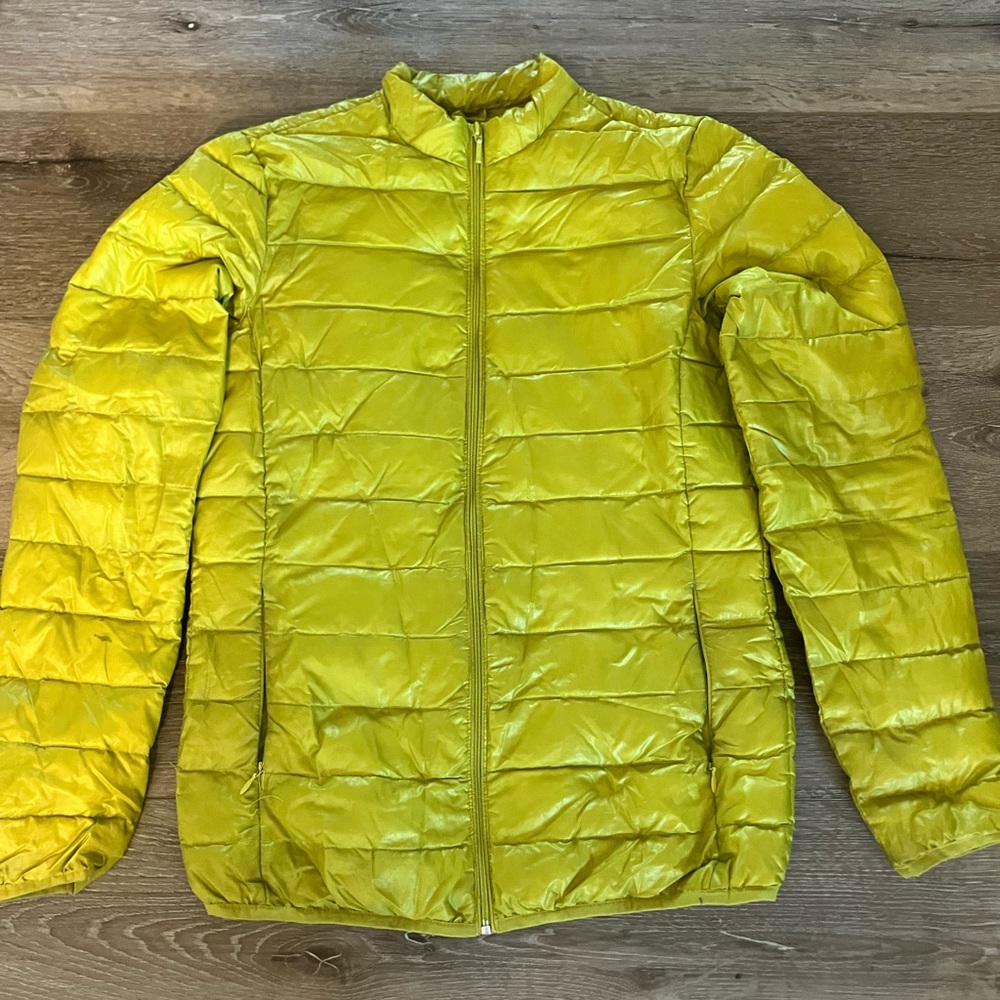 Down jacket, light weight in lime green color